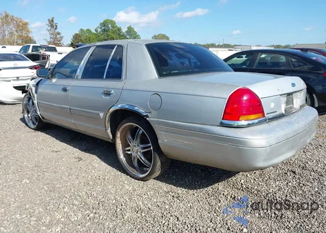 2002 Ford Crown Victoria Standard z USA, uszkodzony, nr VIN 2FAFP73W82X117687